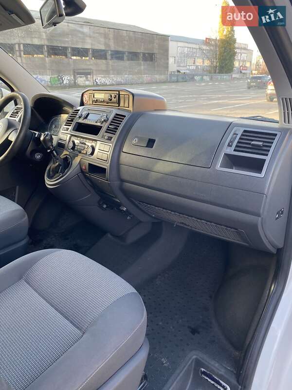 Минивэн Volkswagen Caravelle 2012 в Полтаве