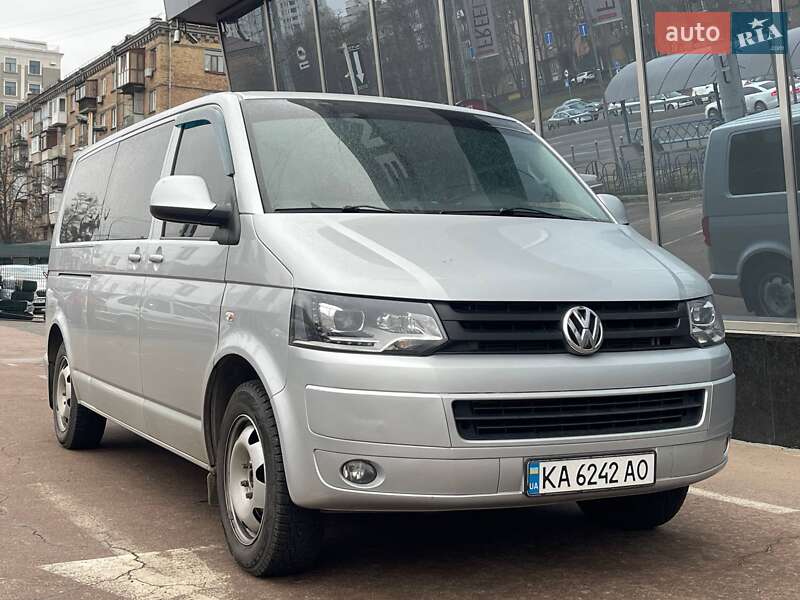 Volkswagen Caravelle 2012