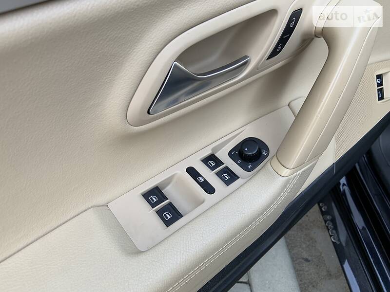 Седан Volkswagen CC / Passat CC 2013 в Чернівцях
