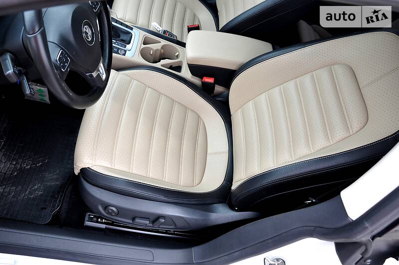 Седан Volkswagen CC / Passat CC 2016 в Львові