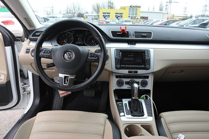 Седан Volkswagen CC / Passat CC 2016 в Львові