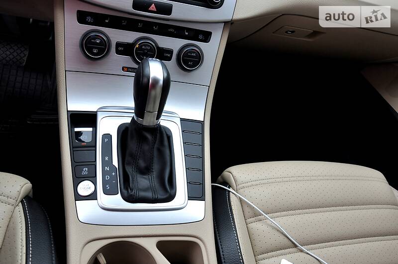 Седан Volkswagen CC / Passat CC 2016 в Львові