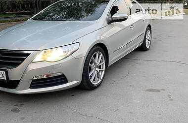 Седан Volkswagen CC / Passat CC 2010 в Львові