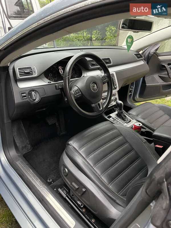 Седан Volkswagen CC / Passat CC 2012 в Новоселиці