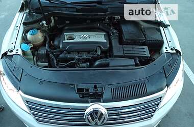 Седан Volkswagen CC / Passat CC 2012 в 