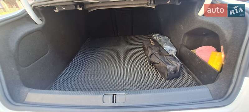 Купе Volkswagen CC / Passat CC 2013 в Дніпрі
