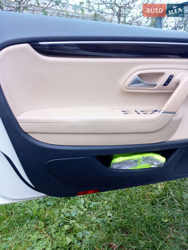 Купе Volkswagen CC / Passat CC 2012 в Ужгороде