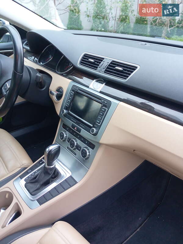 Купе Volkswagen CC / Passat CC 2012 в Ужгороде