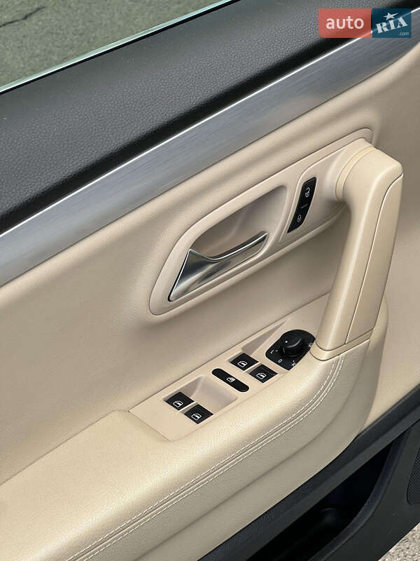 Купе Volkswagen CC / Passat CC 2012 в Измаиле