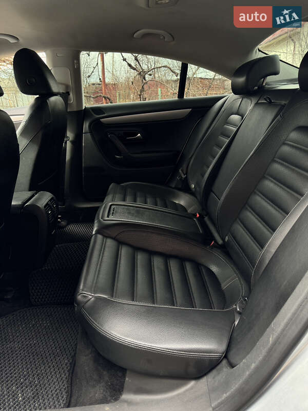 Купе Volkswagen CC / Passat CC 2010 в Надворной