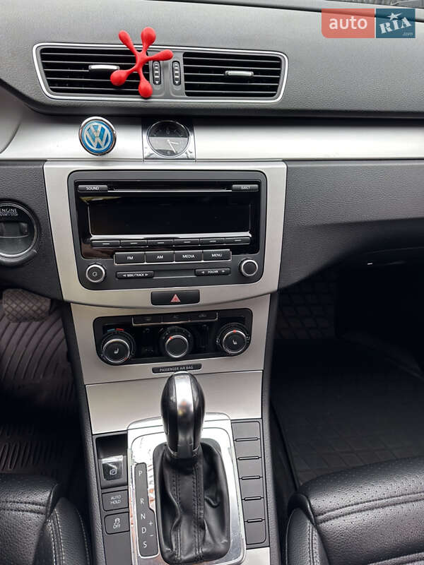 Купе Volkswagen CC / Passat CC 2012 в Киеве