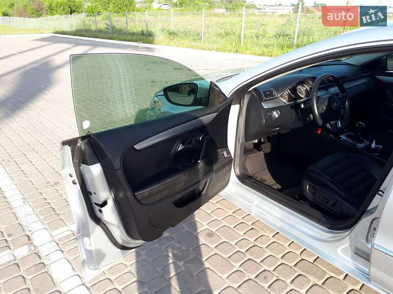 Купе Volkswagen CC / Passat CC 2011 в Львові