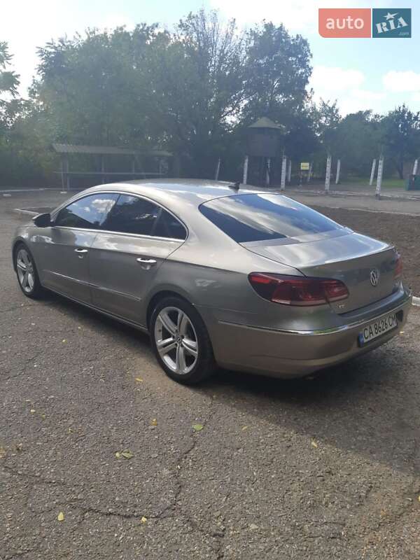 Купе Volkswagen CC / Passat CC 2012 в Киеве
