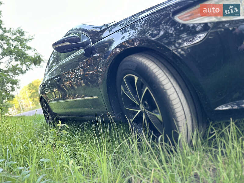 Седан Volkswagen CC / Passat CC 2011 в Чернігові