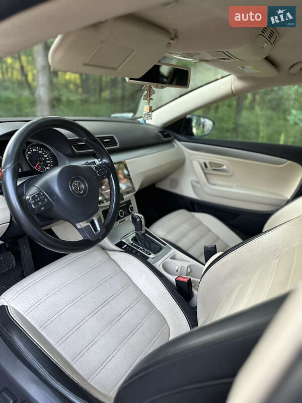 Седан Volkswagen CC / Passat CC 2011 в Чернігові