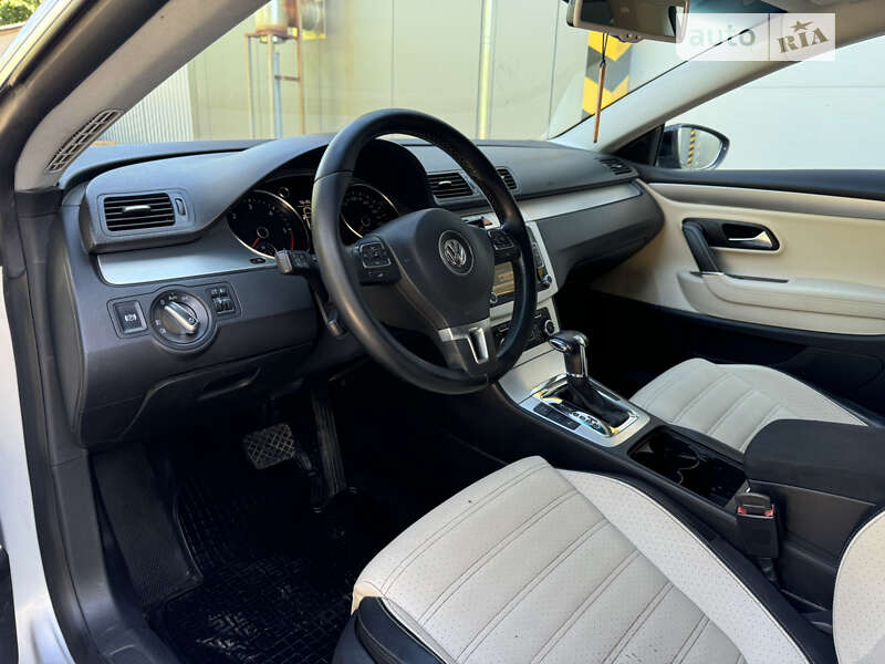 Купе Volkswagen CC / Passat CC 2010 в Кельменцах