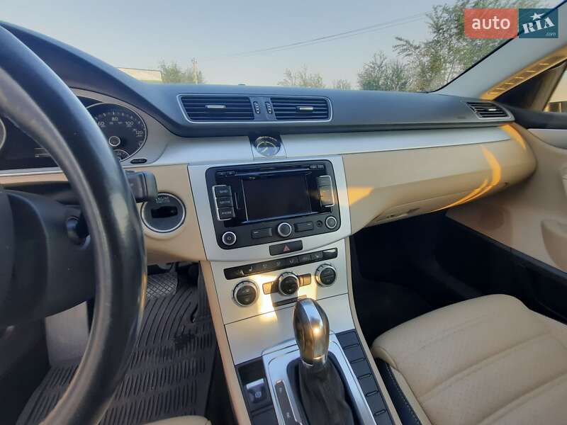 Купе Volkswagen CC / Passat CC 2013 в Львове