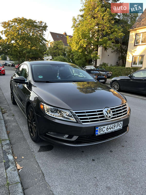Купе Volkswagen CC / Passat CC 2012 в Вышгороде