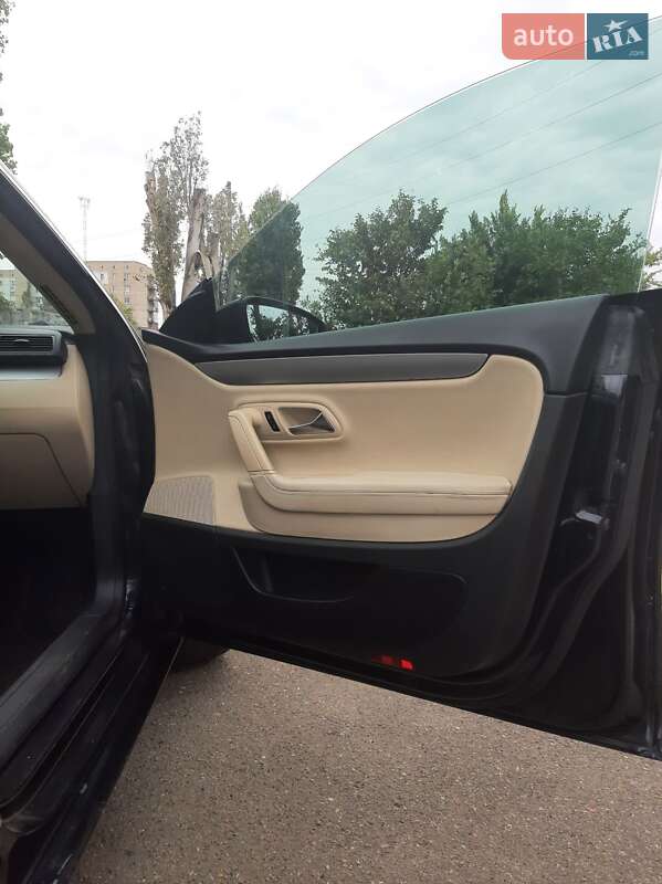 Купе Volkswagen CC / Passat CC 2010 в Николаеве