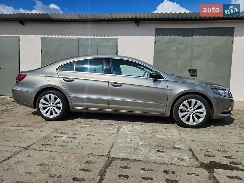 Купе Volkswagen CC / Passat CC 2012 в Києві