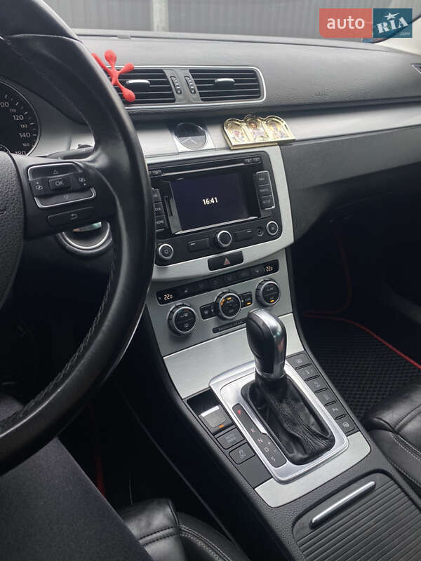 Купе Volkswagen CC / Passat CC 2011 в Шептицькому
