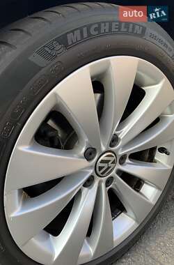 Купе Volkswagen CC / Passat CC 2011 в 