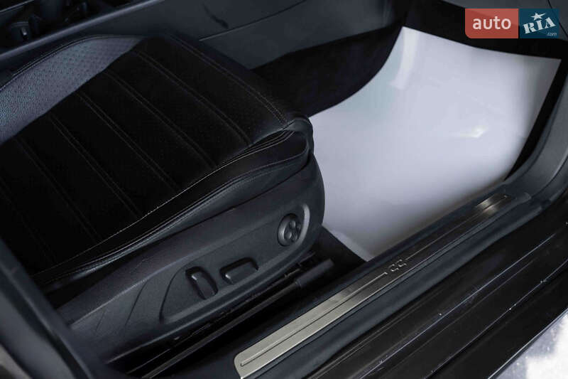 Купе Volkswagen CC / Passat CC 2013 в Бурыни