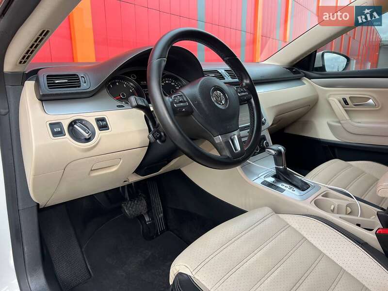 Купе Volkswagen CC / Passat CC 2010 в Киеве