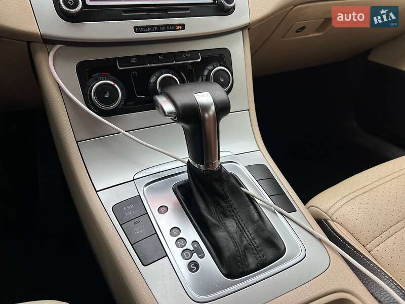 Купе Volkswagen CC / Passat CC 2010 в Киеве