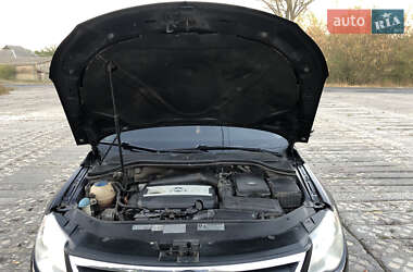 Купе Volkswagen CC / Passat CC 2011 в 