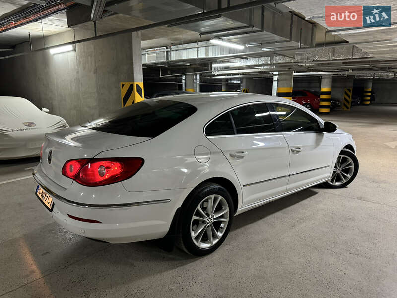 Купе Volkswagen CC / Passat CC 2011 в Києві