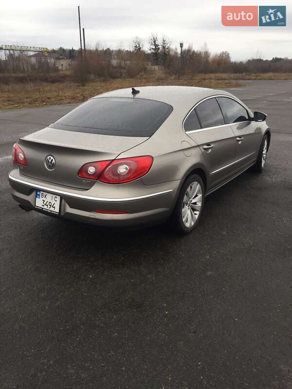 Купе Volkswagen CC / Passat CC 2010 в Березному