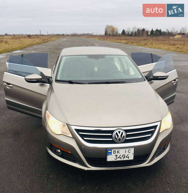 Купе Volkswagen CC / Passat CC 2010 в Березному