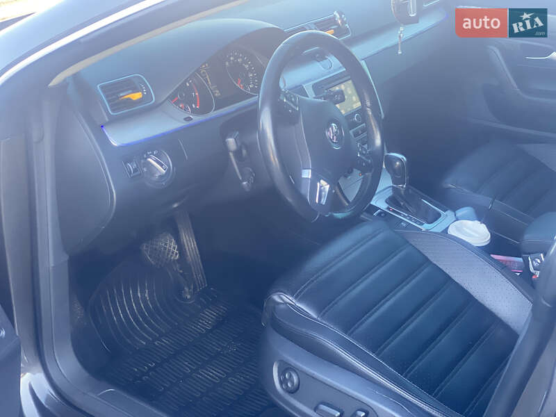 Купе Volkswagen CC / Passat CC 2013 в Надворной