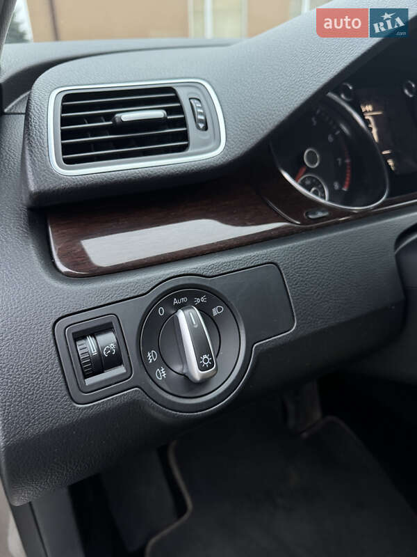 Купе Volkswagen CC / Passat CC 2011 в Дніпрі