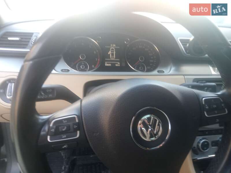 Купе Volkswagen CC / Passat CC 2013 в Львове