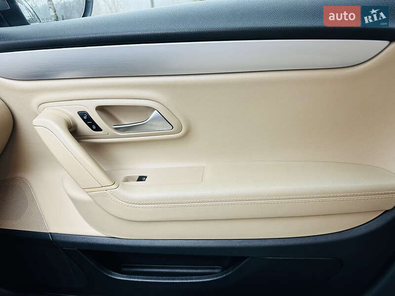 Купе Volkswagen CC / Passat CC 2012 в Львове
