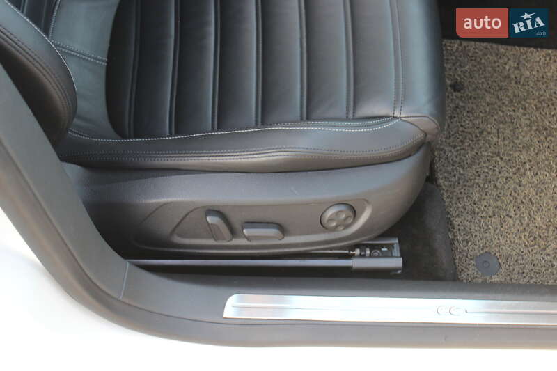 Купе Volkswagen CC / Passat CC 2014 в Дніпрі
