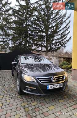 Купе Volkswagen CC / Passat CC 2010 в Дубно