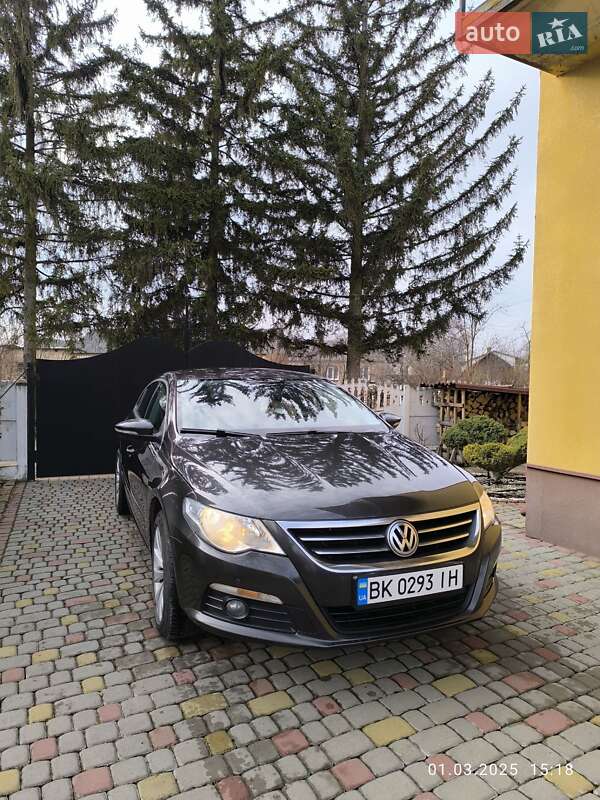 Купе Volkswagen CC / Passat CC 2010 в Дубно