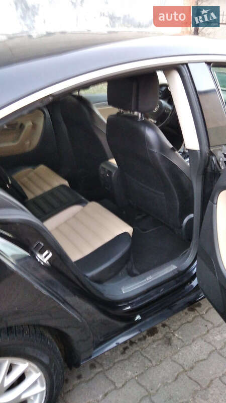 Купе Volkswagen CC / Passat CC 2012 в Черновцах