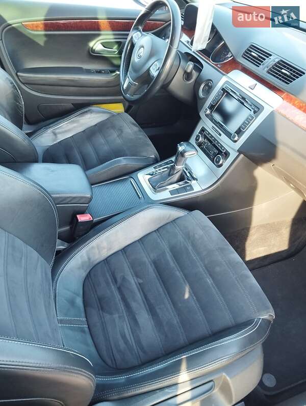 Купе Volkswagen CC / Passat CC 2010 в Рованцях