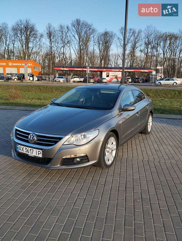 Купе Volkswagen CC / Passat CC 2010 в Рованцях