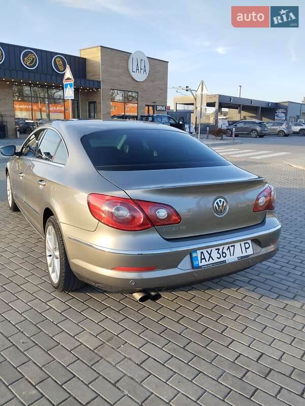 Купе Volkswagen CC / Passat CC 2010 в Рованцях