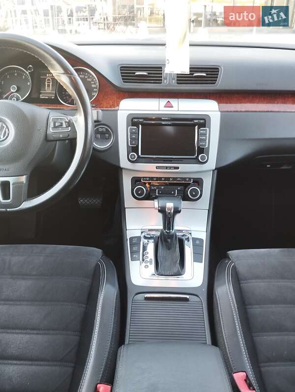 Купе Volkswagen CC / Passat CC 2010 в Рованцях