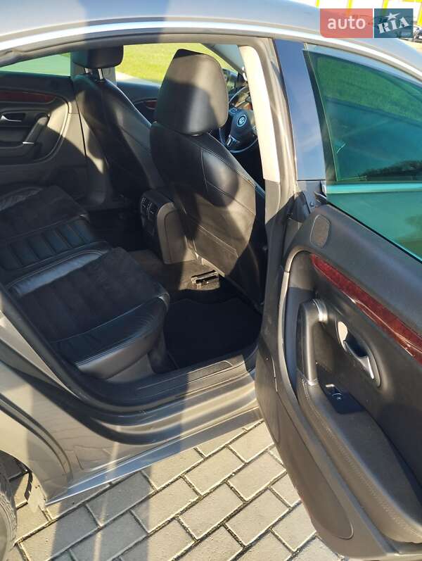 Купе Volkswagen CC / Passat CC 2010 в Рованцях