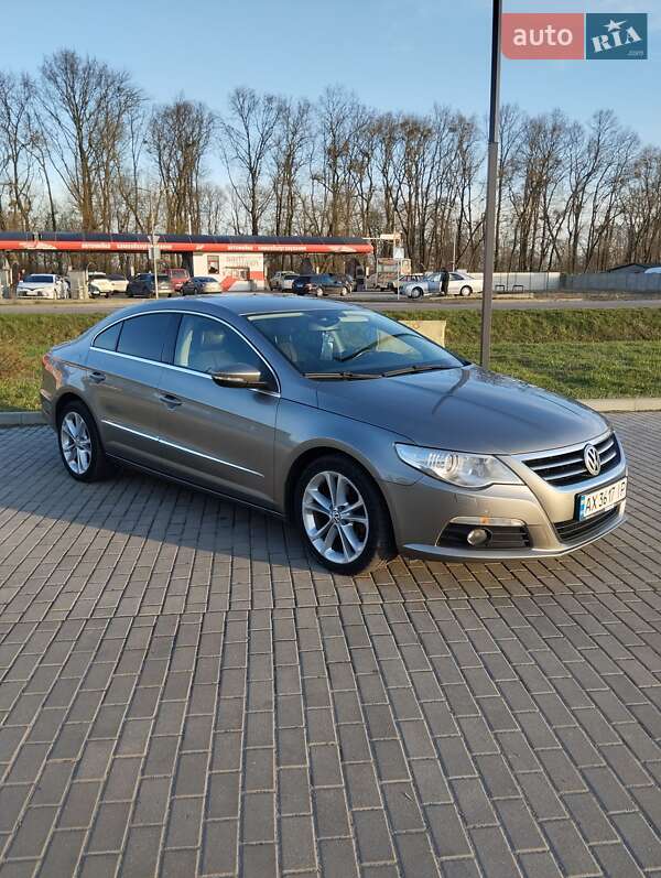 Купе Volkswagen CC / Passat CC 2010 в Рованцях