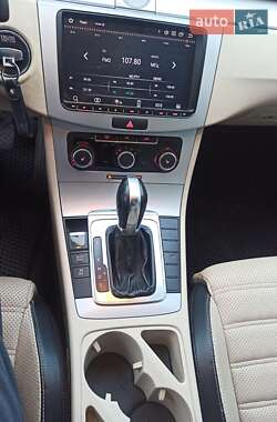 Купе Volkswagen CC / Passat CC 2011 в 