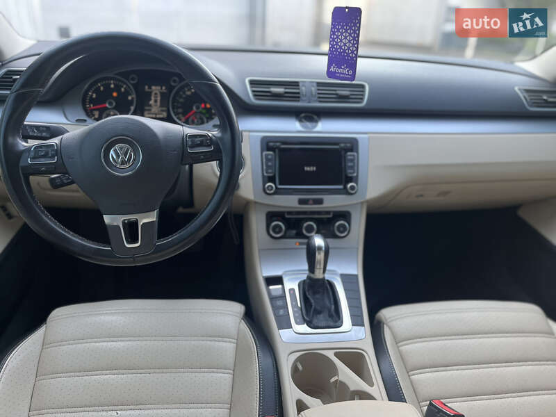 Купе Volkswagen CC / Passat CC 2010 в Киеве