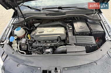 Купе Volkswagen CC / Passat CC 2011 в 